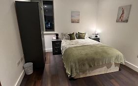 Spacious Sleep 7 Flat 20 Mins Central London Bp65